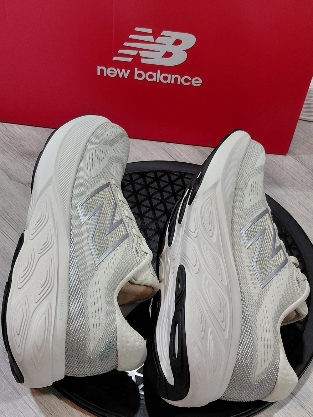 (NEW) New Balance Women Fresh Foam X 880v15 Running Shoes - Light Sage/Gray W8.5 - Picture 12 of 15